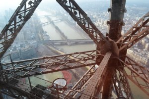 Eiffel tower steel composition